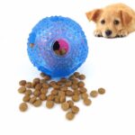 Interaktív jutalomfalat adagoló labda kutyáknak és cicáknak – 7 cm (6)
