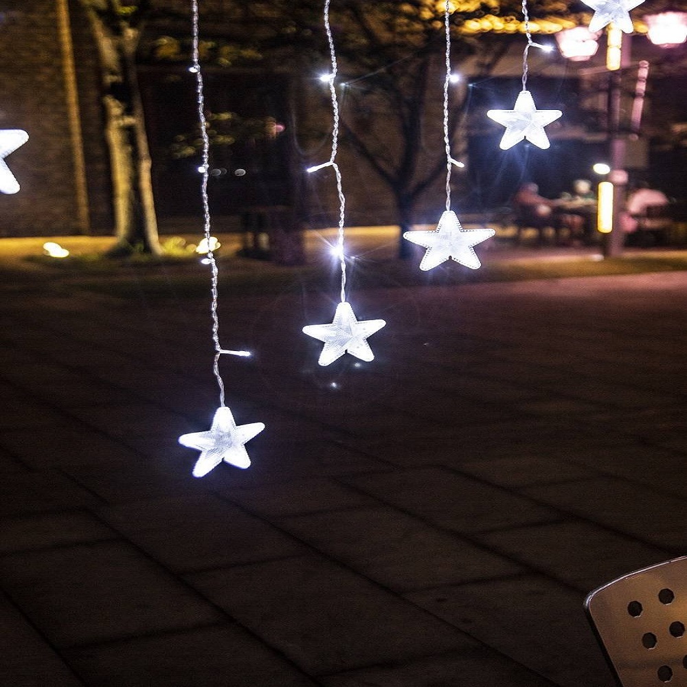 136 LED-es fényfüzér lelógó csillagokkal, kül-, és beltérre egyaránt – 2,45 x 1 m, hideg fehér (BB-11338) (1)