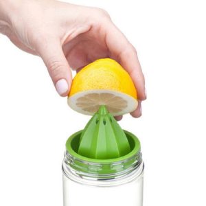 Praktikus 2in1 citrusfacsaró és kulacs - citromos, lime-os és narancsos víz készítéséhez - 750 ml (BBM)