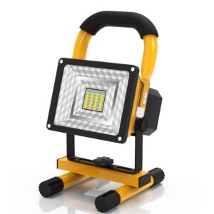 100W vízálló LED reflektor - 50.000 óra üzemidővel, tölthető akkumulátorral és 2400 lumen fényerővel (BBV)