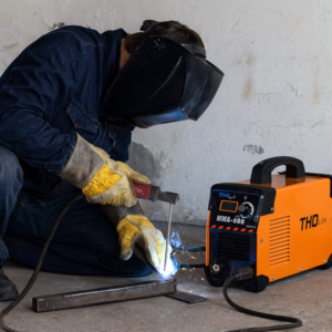 THO LUX MMA-600 inverteres ívhegesztő – 600A professzionális hegesztőgép digitális kijelzővel (FX) (BBJH) - Image 2