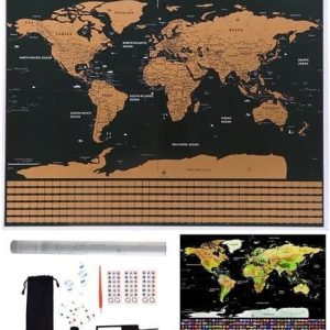 Kaparós világtérkép angol nyelven zászlókkal, kockákkal, táskával – 82 x 59 cm (WNDR23442)