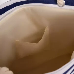 Tengerész mintás válltáska kötélből készült pánttal és hozzáillő neszeszerrel – nagyméretű strandtáska (WNDR21157) - Image 6