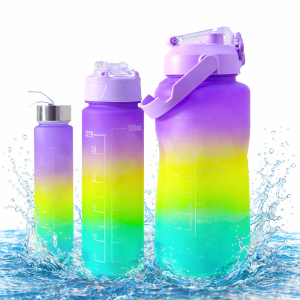 Háromrészes motivációs kulacs szett, lila-sárga-kék színkombinációban, 2L, 900 ml és 300 ml méretű palackokkal